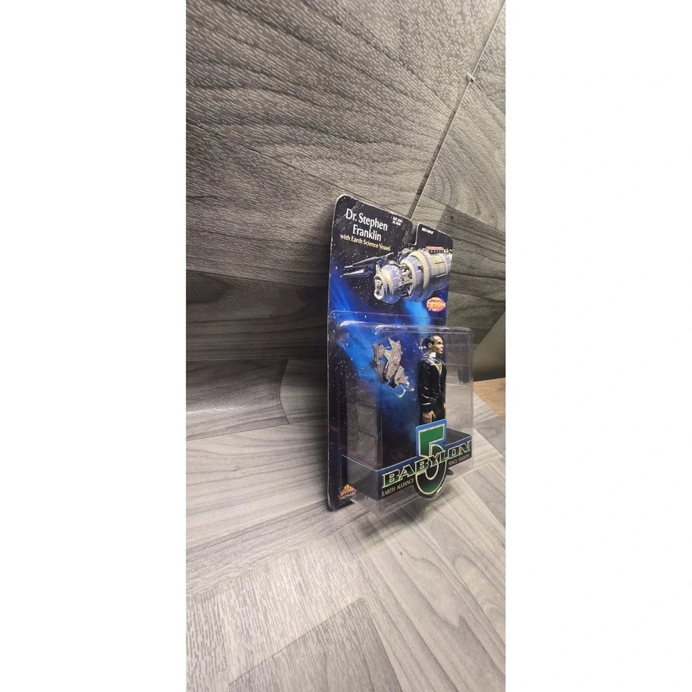 Babylon 5 Dr. Stephen Franklin Exclusive Premiere Figure w/ Earth Science Vessel